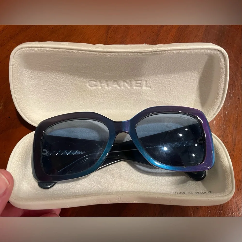 CHANEL 5019 LADIES BLUE/PURPLE GRADIENT SQUARE SUNGLASSES W/ ORIG QUILTED CASE - Picture 2 of 12
